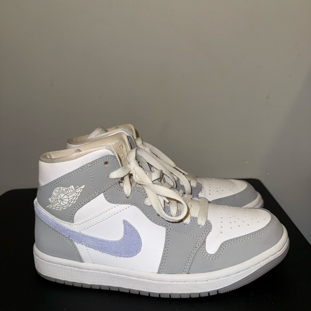 Air Jordan 1 Mid Wolf Grey Aluminum